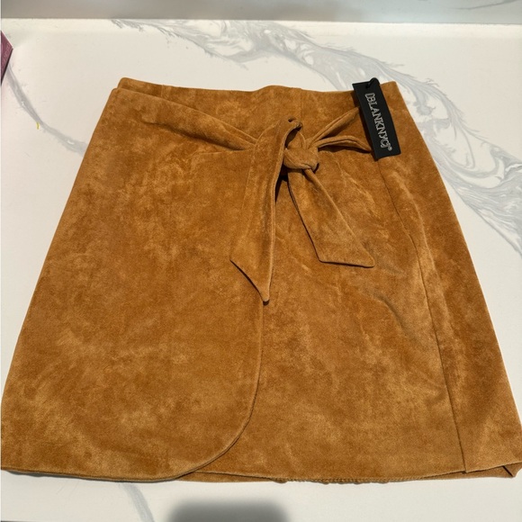 ✨ 2 for $25 NWT [BLANKNYC] Womens Wrap Mini Skirt - Picture 4 of 7